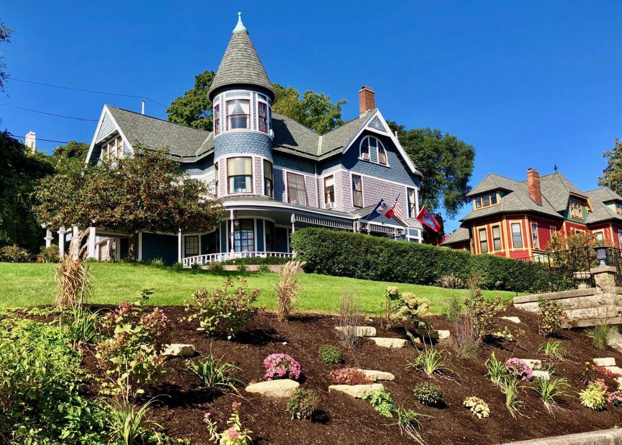 The Hancock House Bed & Breakfast Inn 더뷰크 외부 사진