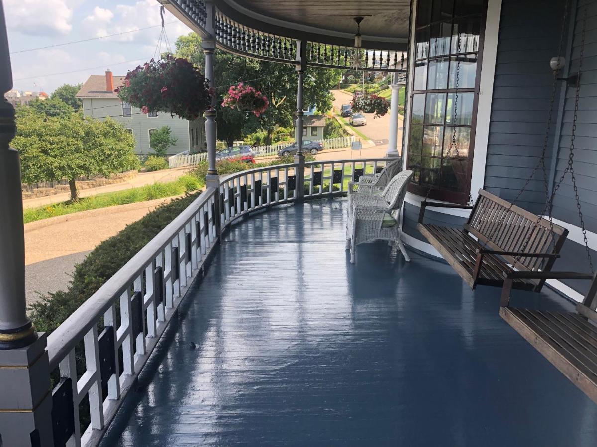 The Hancock House Bed & Breakfast Inn 더뷰크 외부 사진