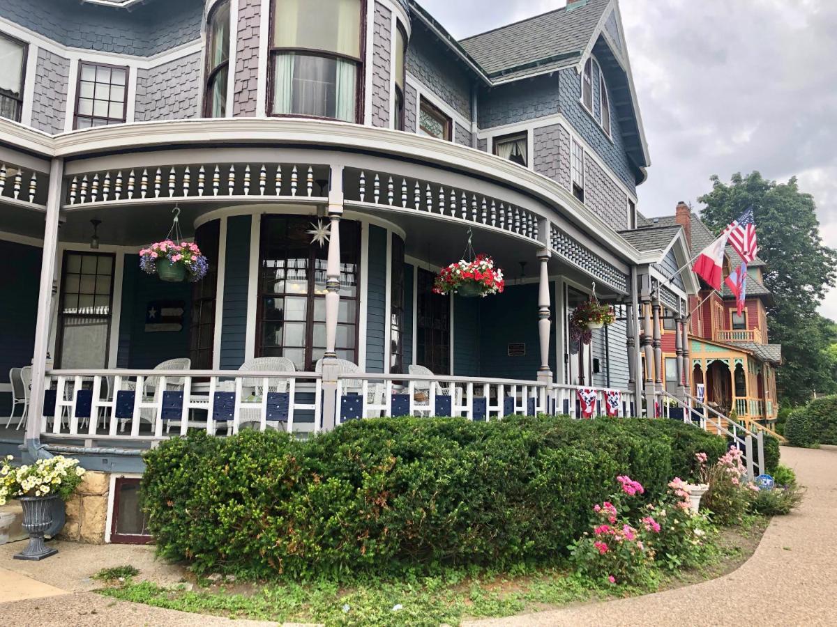 The Hancock House Bed & Breakfast Inn 더뷰크 외부 사진