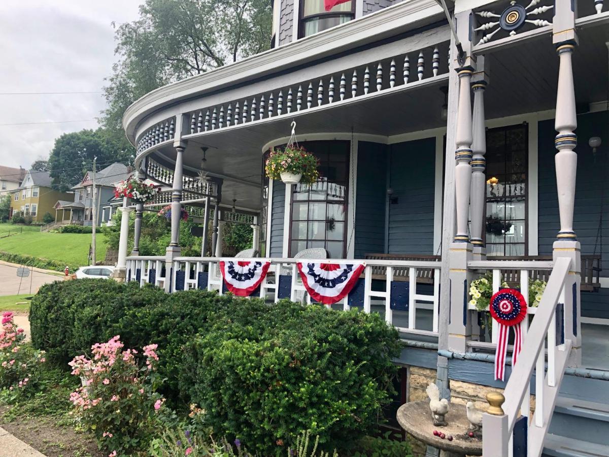 The Hancock House Bed & Breakfast Inn 더뷰크 외부 사진