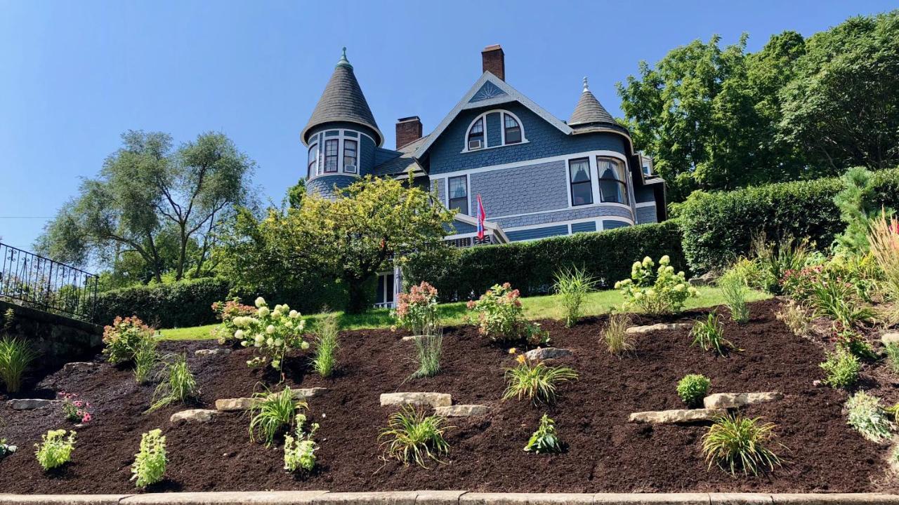 The Hancock House Bed & Breakfast Inn 더뷰크 외부 사진