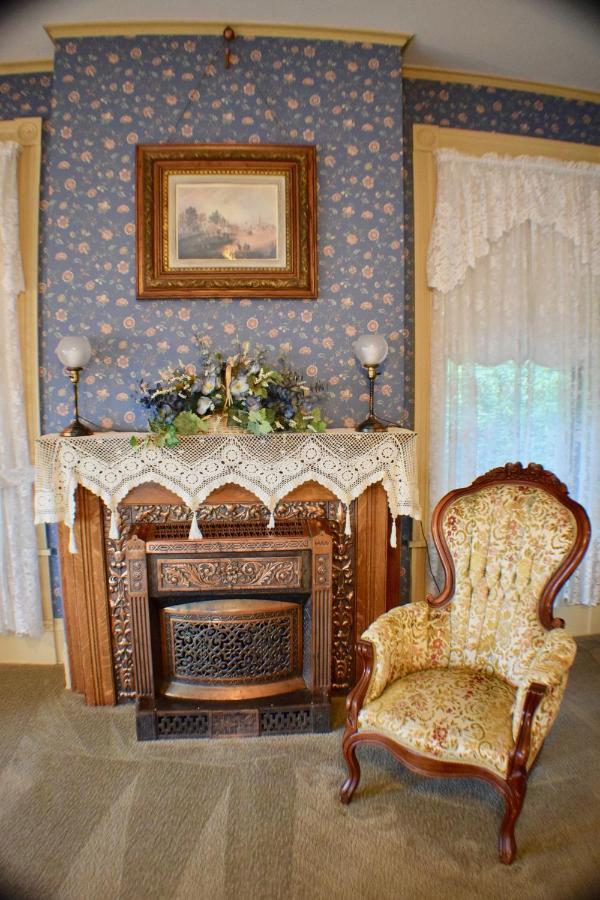 The Hancock House Bed & Breakfast Inn 더뷰크 외부 사진