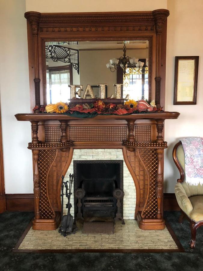 The Hancock House Bed & Breakfast Inn 더뷰크 외부 사진