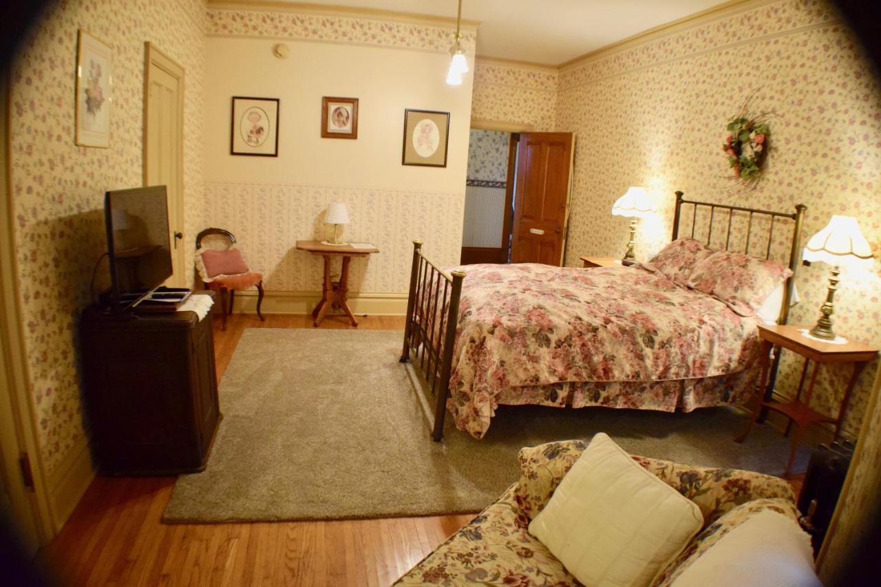The Hancock House Bed & Breakfast Inn 더뷰크 외부 사진