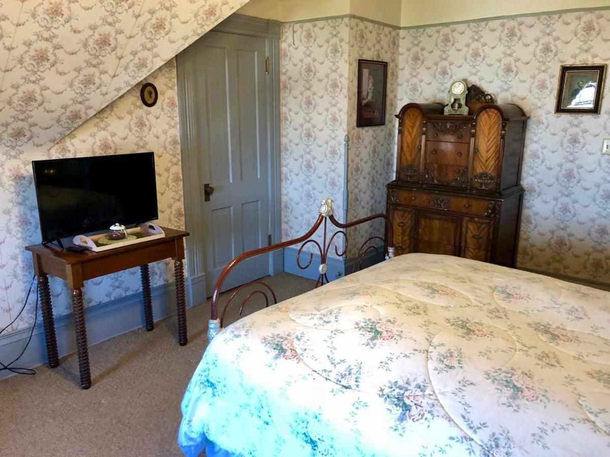The Hancock House Bed & Breakfast Inn 더뷰크 외부 사진