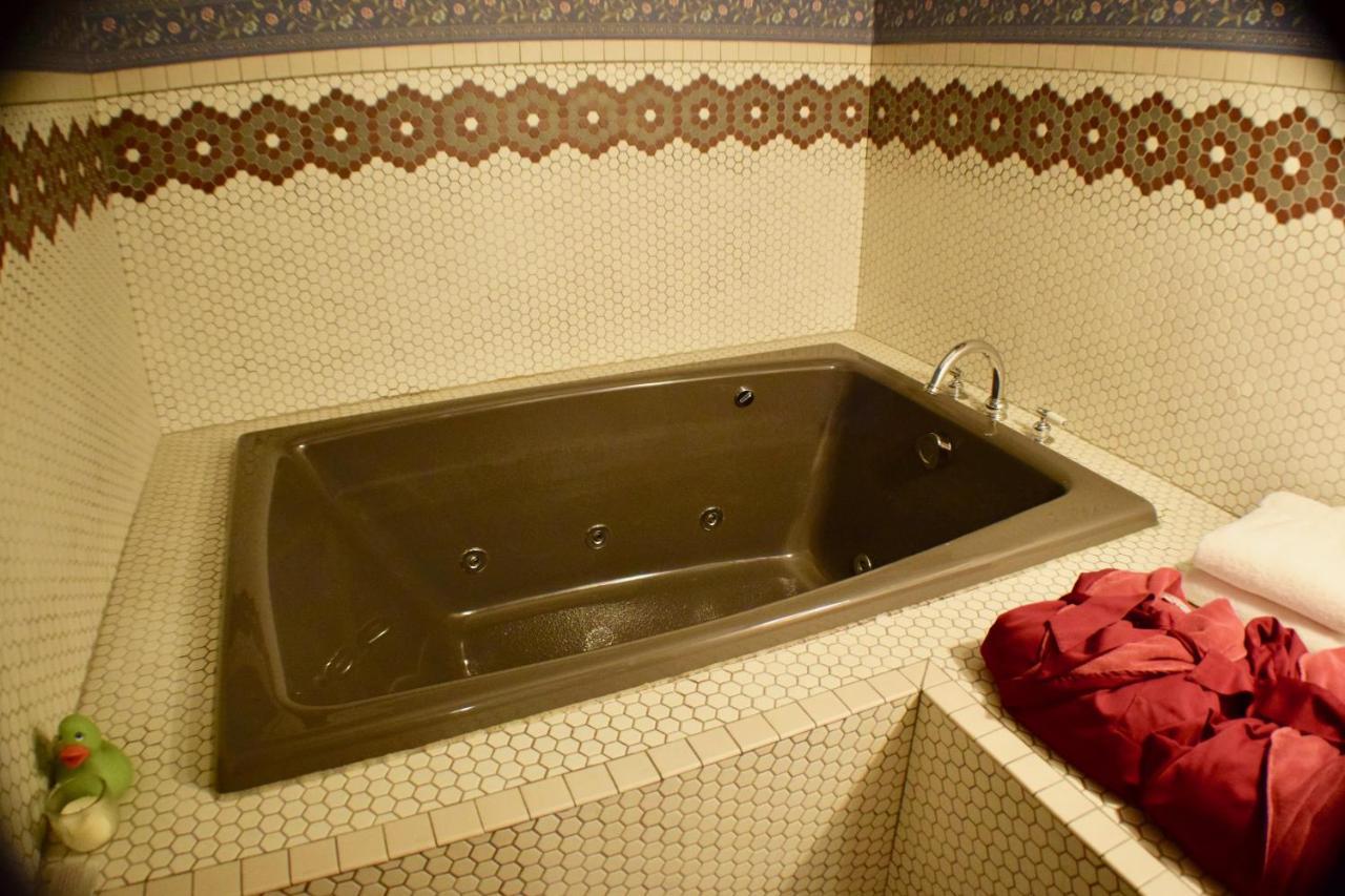 The Hancock House Bed & Breakfast Inn 더뷰크 외부 사진