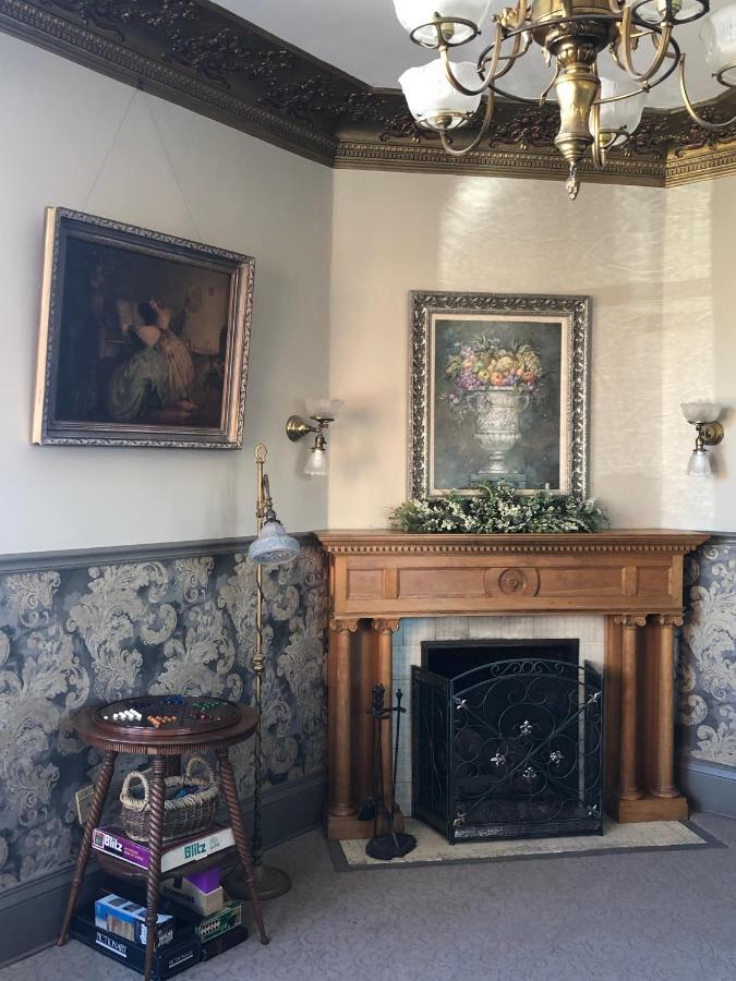 The Hancock House Bed & Breakfast Inn 더뷰크 외부 사진