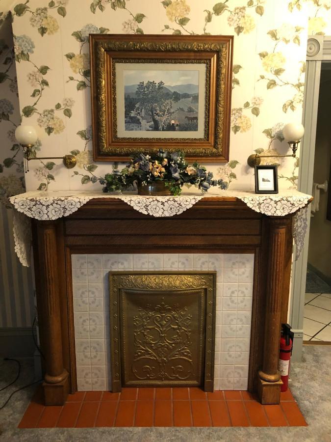The Hancock House Bed & Breakfast Inn 더뷰크 외부 사진