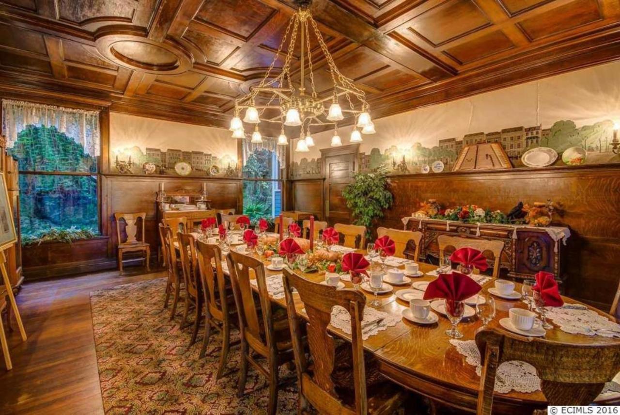 The Hancock House Bed & Breakfast Inn 더뷰크 외부 사진