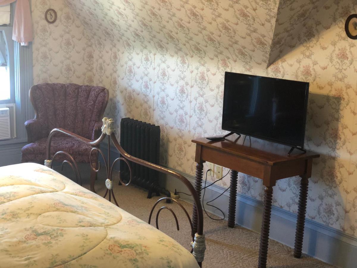 The Hancock House Bed & Breakfast Inn 더뷰크 외부 사진