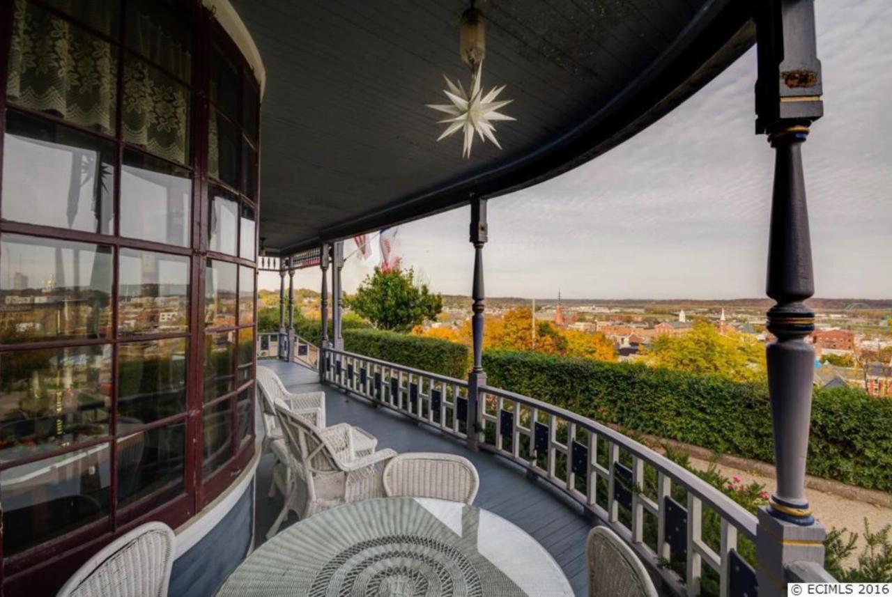 The Hancock House Bed & Breakfast Inn 더뷰크 외부 사진