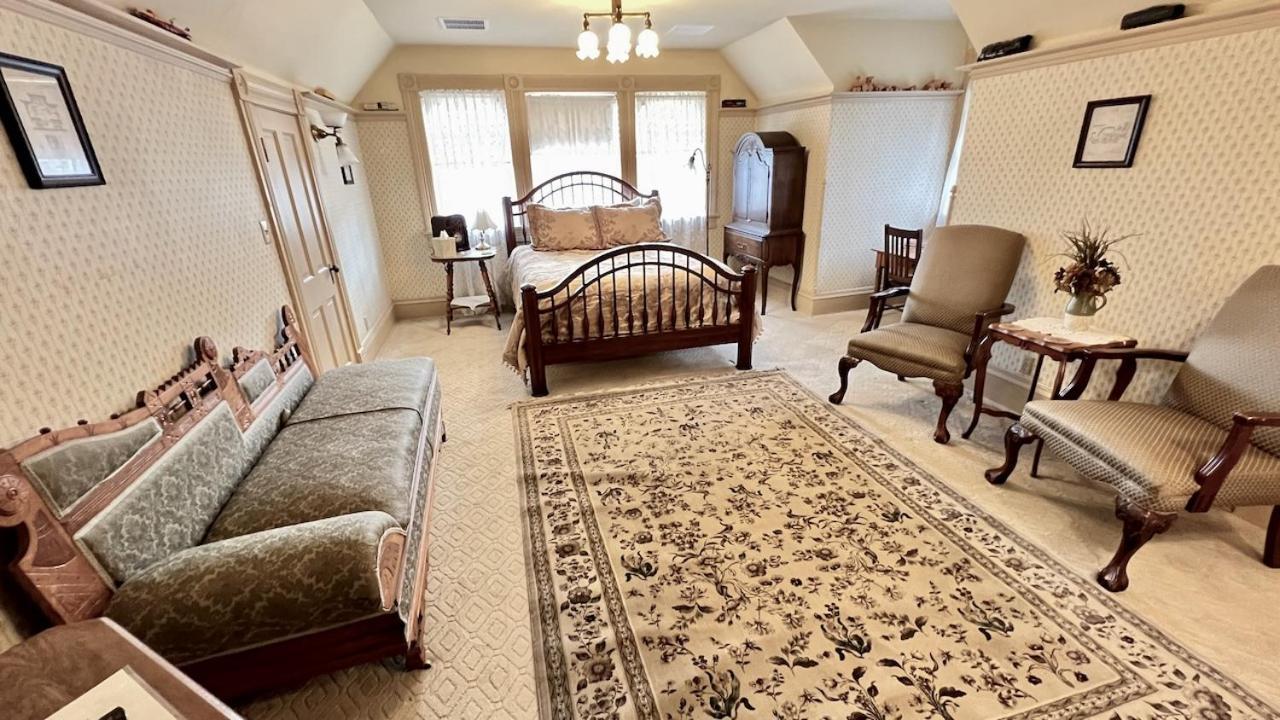 The Hancock House Bed & Breakfast Inn 더뷰크 외부 사진
