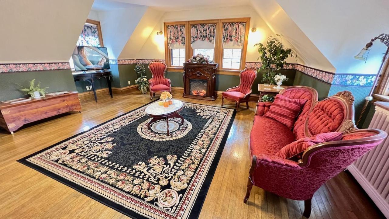 The Hancock House Bed & Breakfast Inn 더뷰크 외부 사진