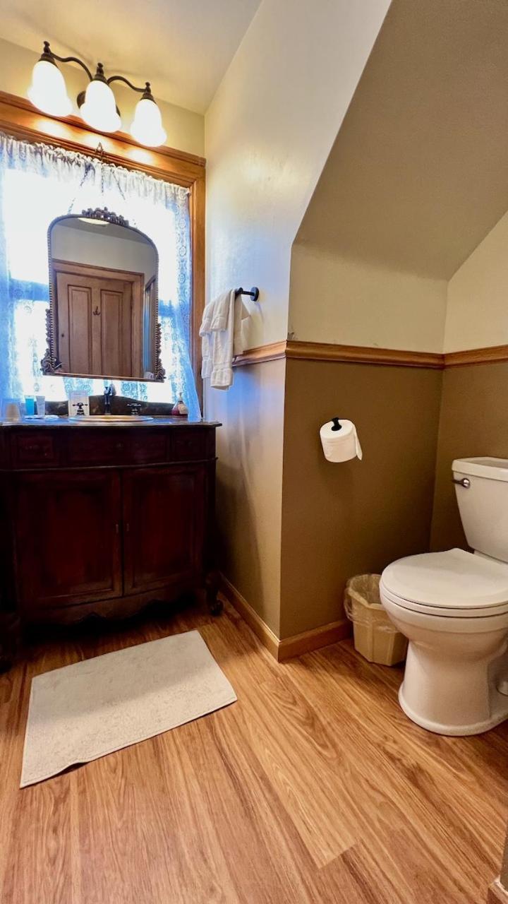 The Hancock House Bed & Breakfast Inn 더뷰크 외부 사진