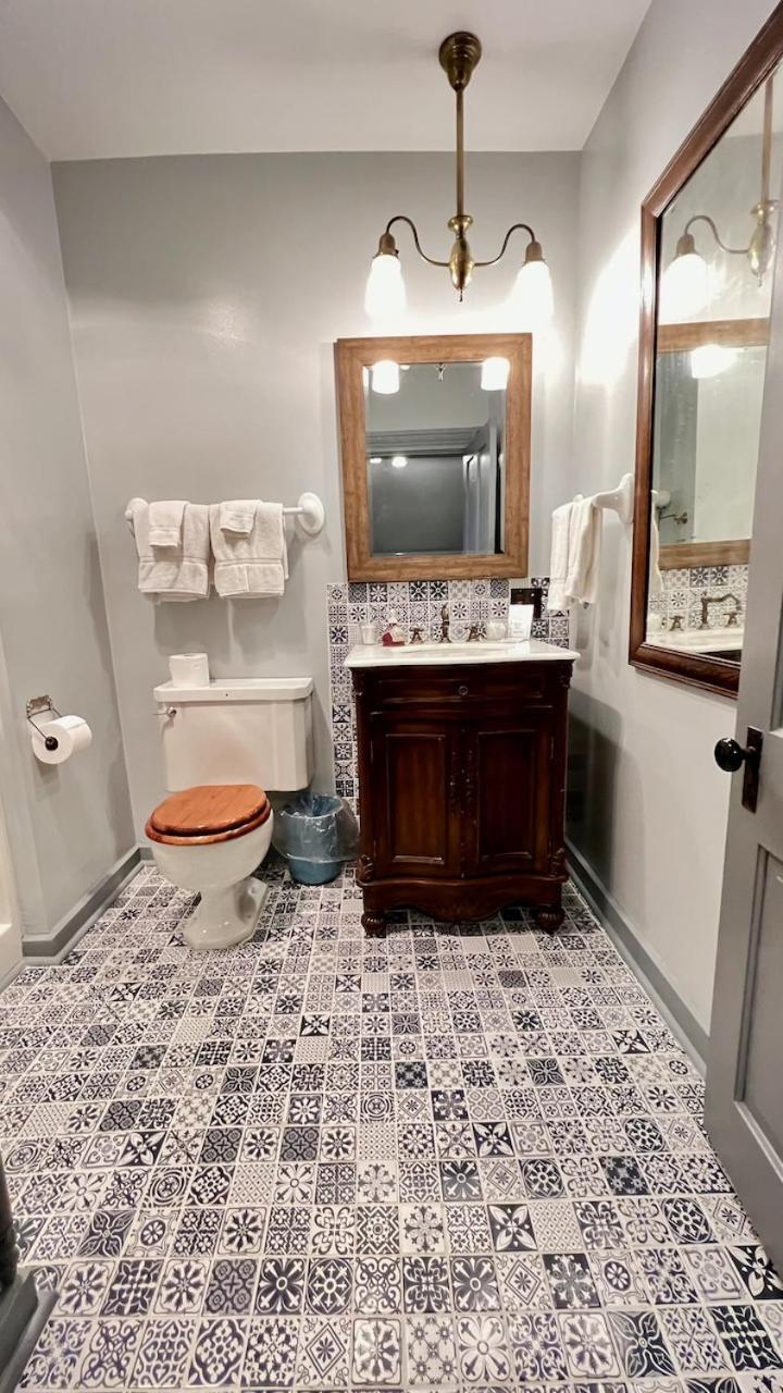 The Hancock House Bed & Breakfast Inn 더뷰크 외부 사진