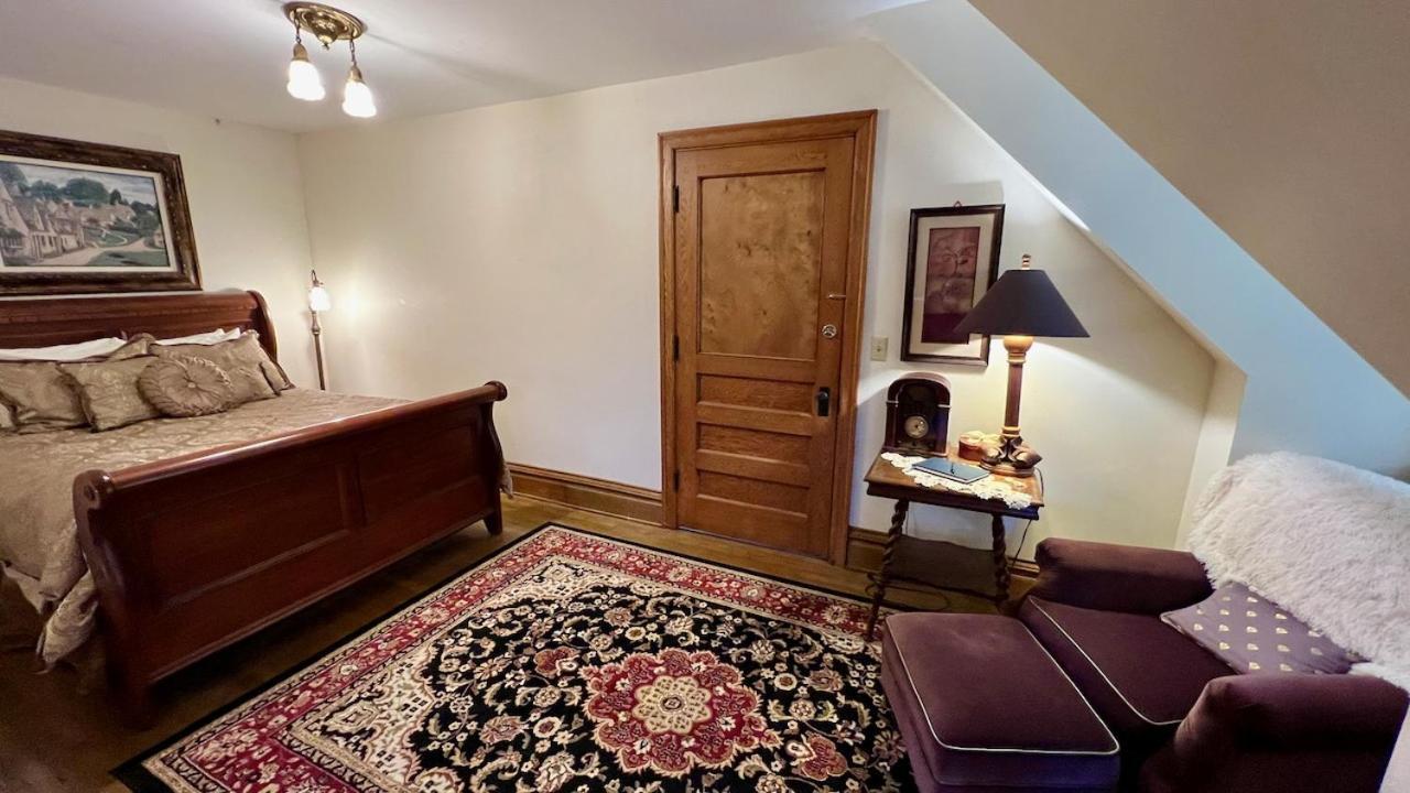 The Hancock House Bed & Breakfast Inn 더뷰크 외부 사진