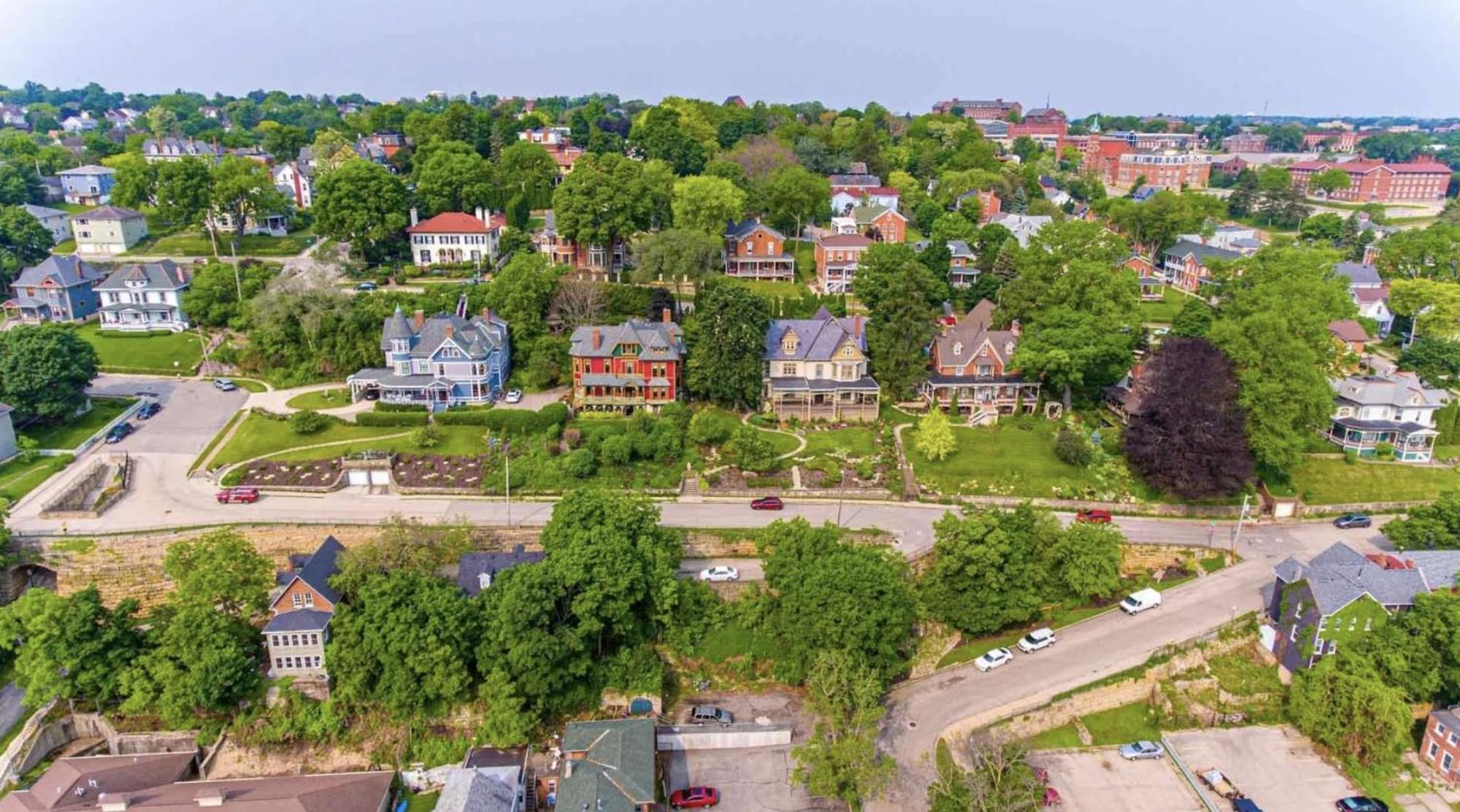 The Hancock House Bed & Breakfast Inn 더뷰크 외부 사진