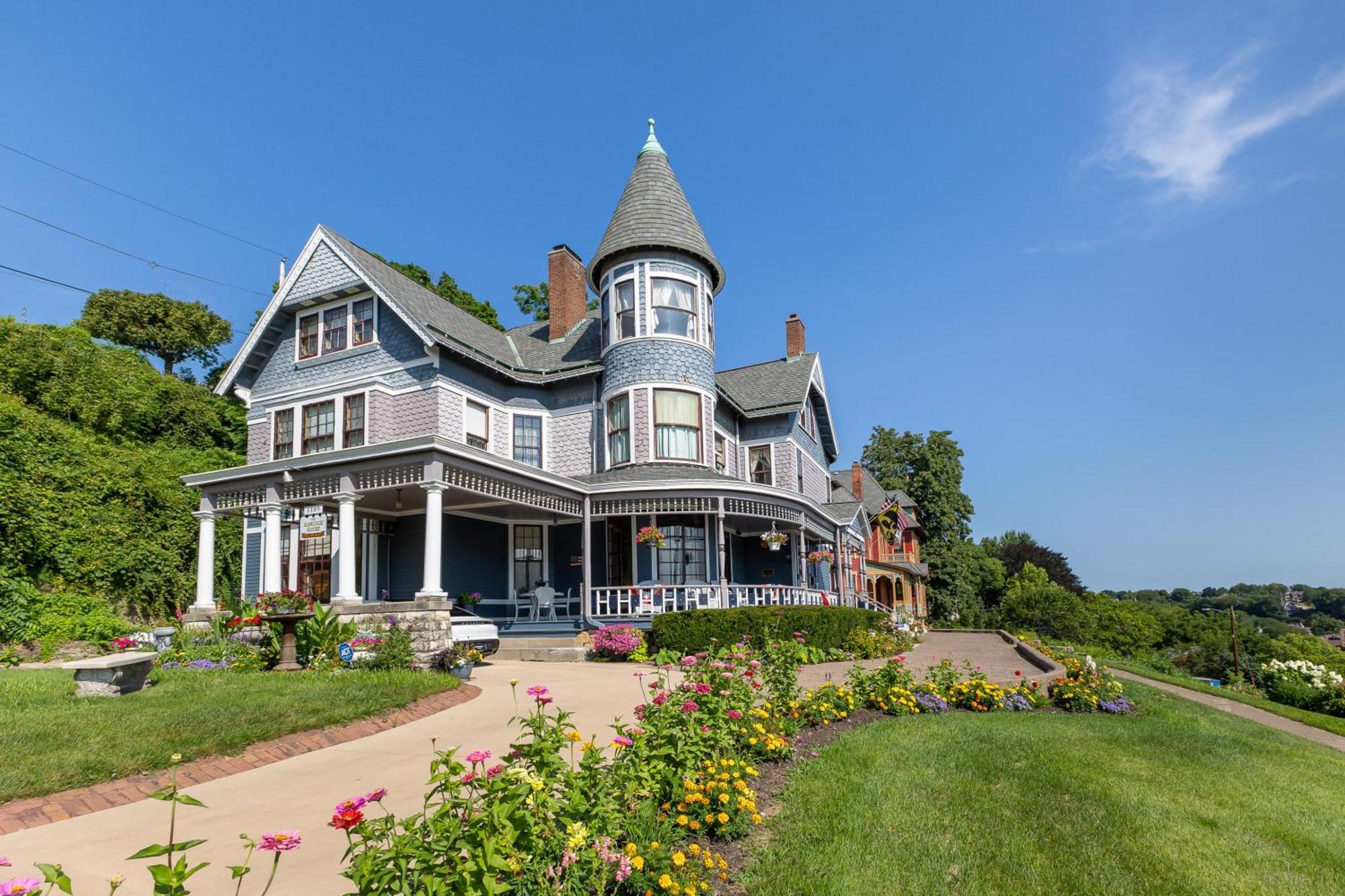The Hancock House Bed & Breakfast Inn 더뷰크 외부 사진